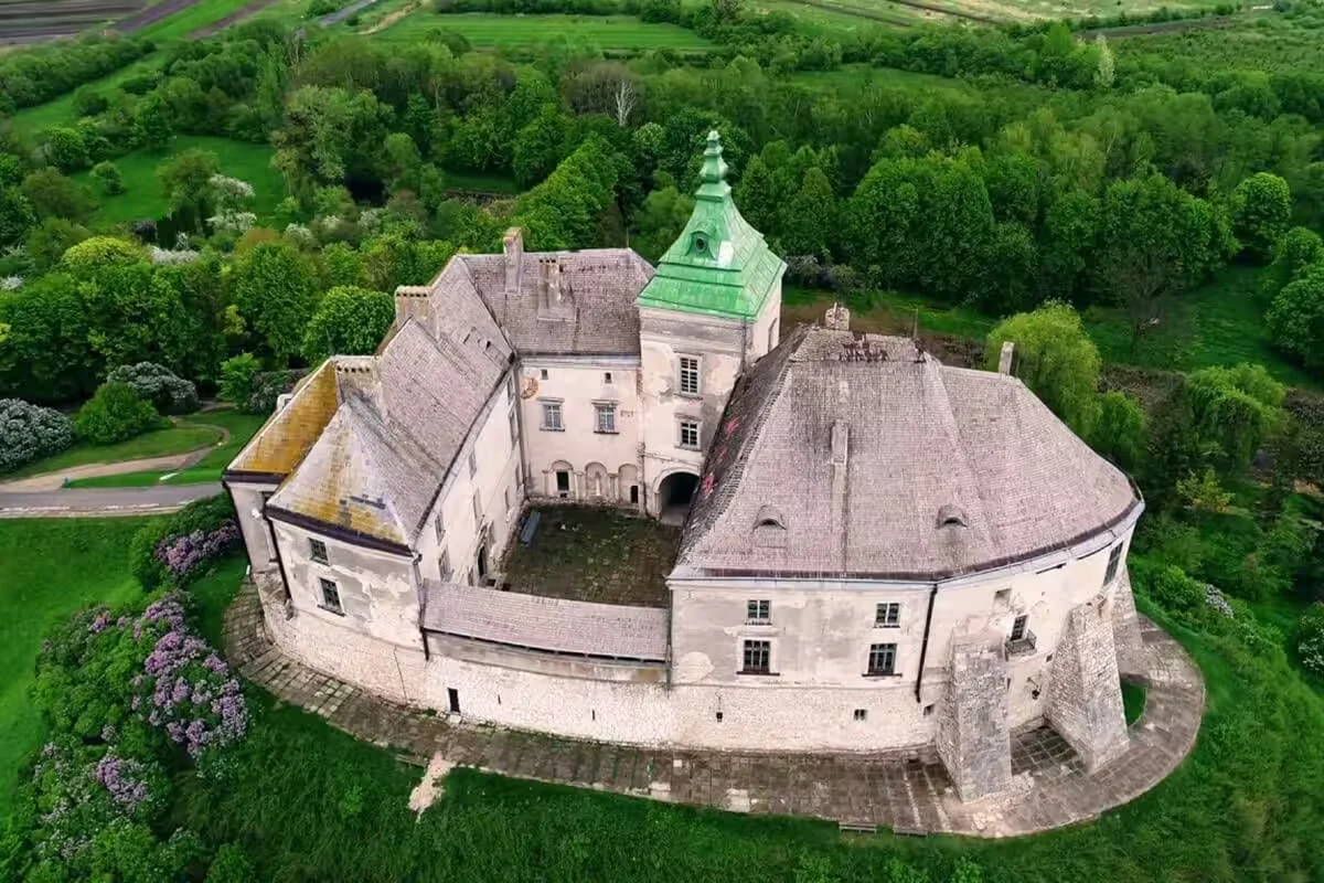 Олеський замок у Львівській області Олеський замок у Львівській області